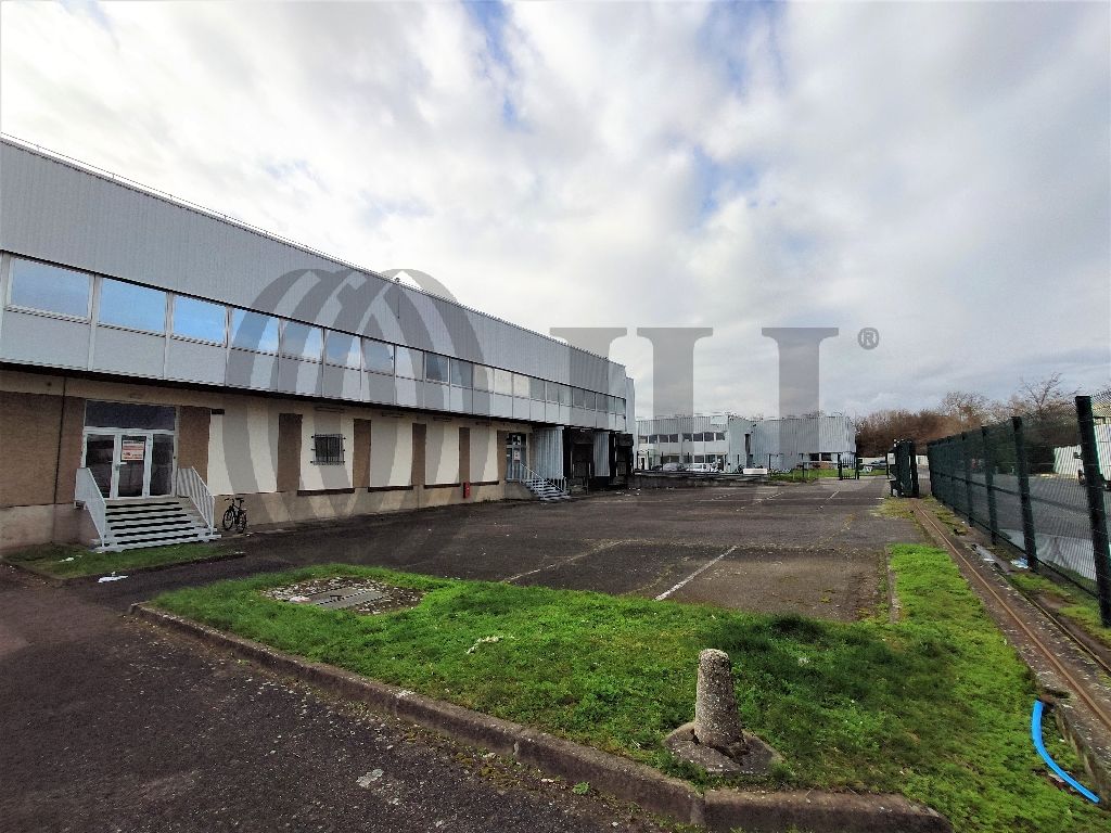 Local industriel  - 4 990m² - SUCY EN BRIE