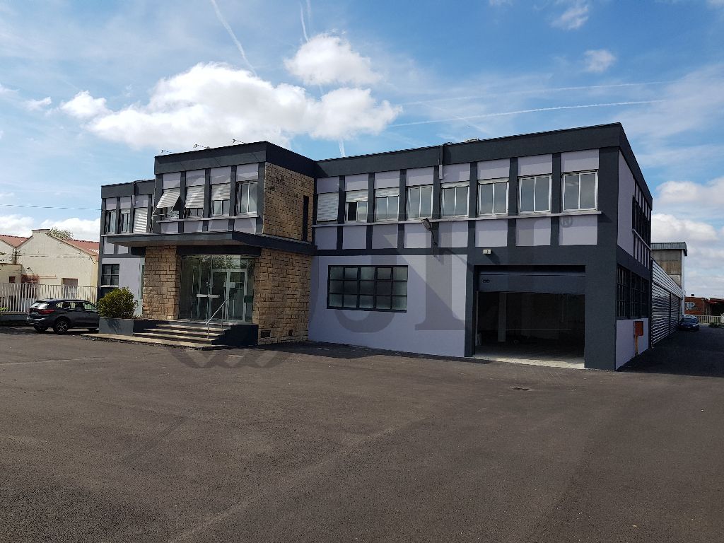 Local industriel  - 2 330m² - DECINES CHARPIEU