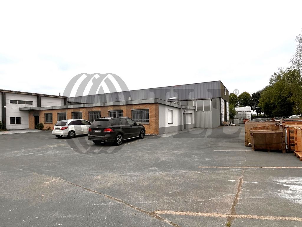 Local industriel  - 698m² - FRETIN