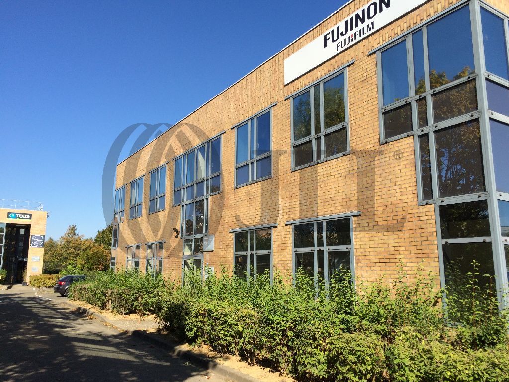 Local Professionnel  - 823m² - MONTIGNY LE BRETONNEUX