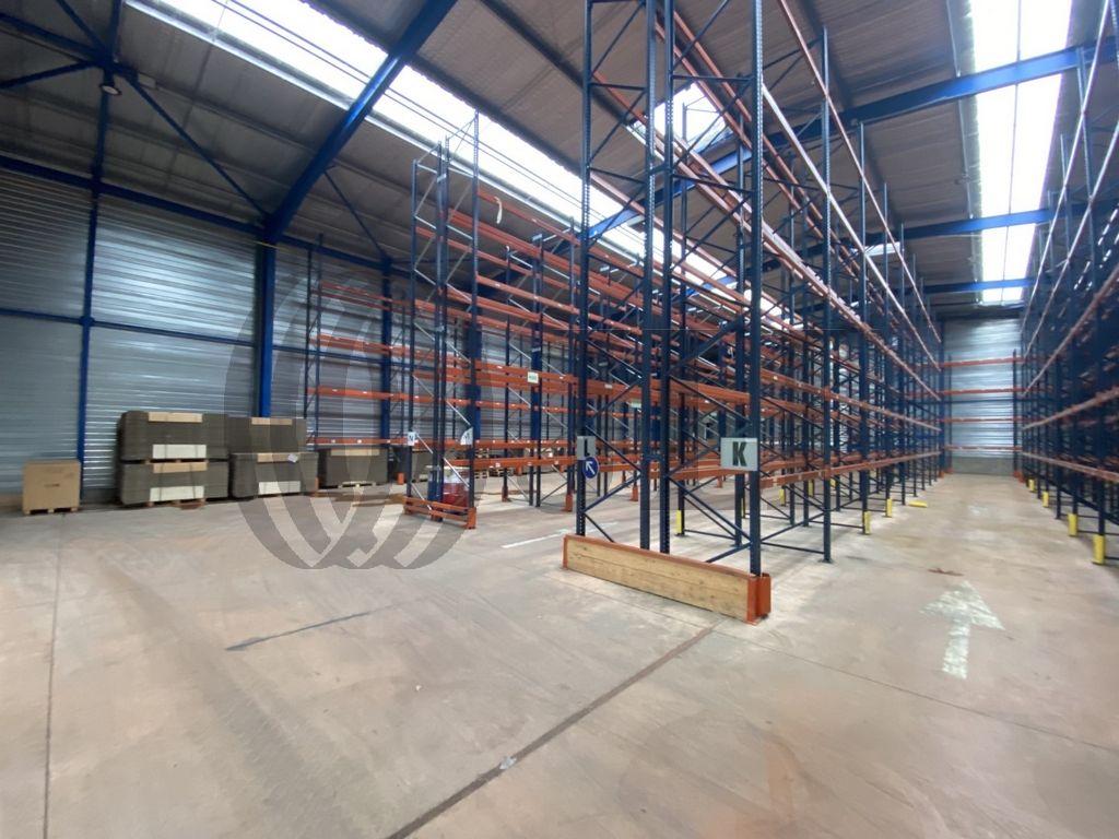 Local industriel  - 1 000m² - GENAS