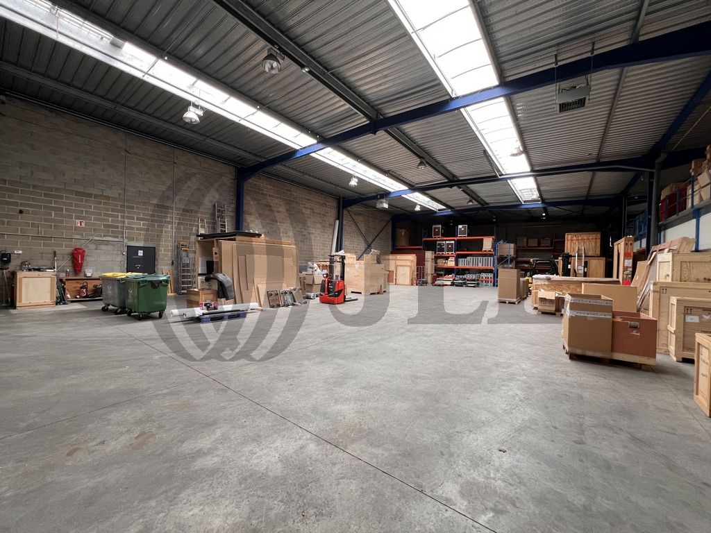 Local industriel  - 3 400m² - CHAMPCUEIL