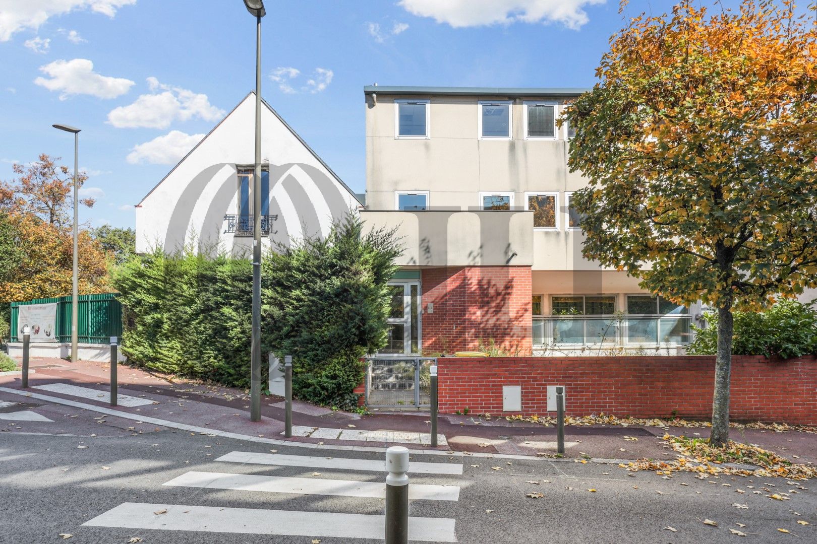 Local Professionnel  - 469m² - SURESNES