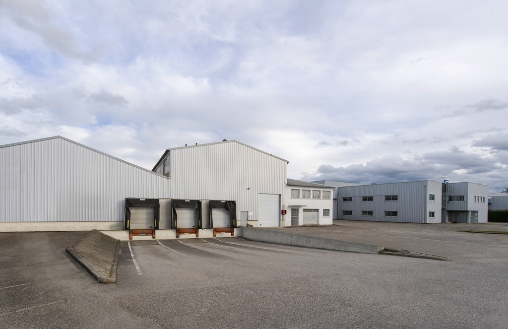 Local industriel  - 2 238m² - VENISSIEUX