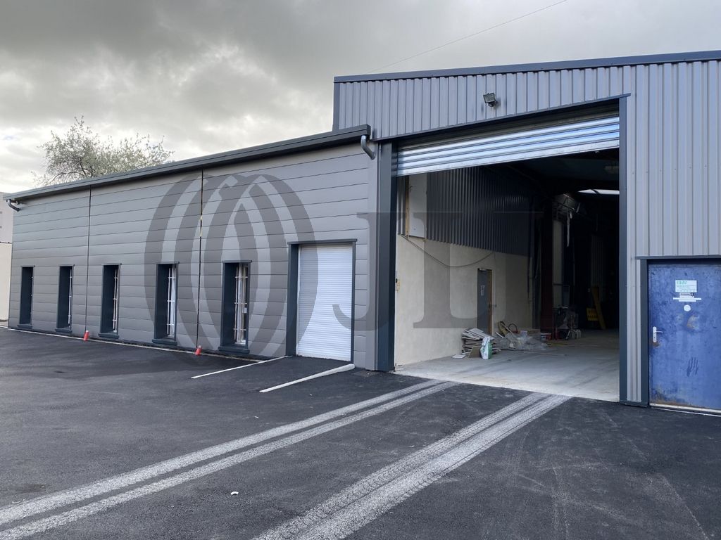 Local industriel  - 1 425m² - VAULX EN VELIN