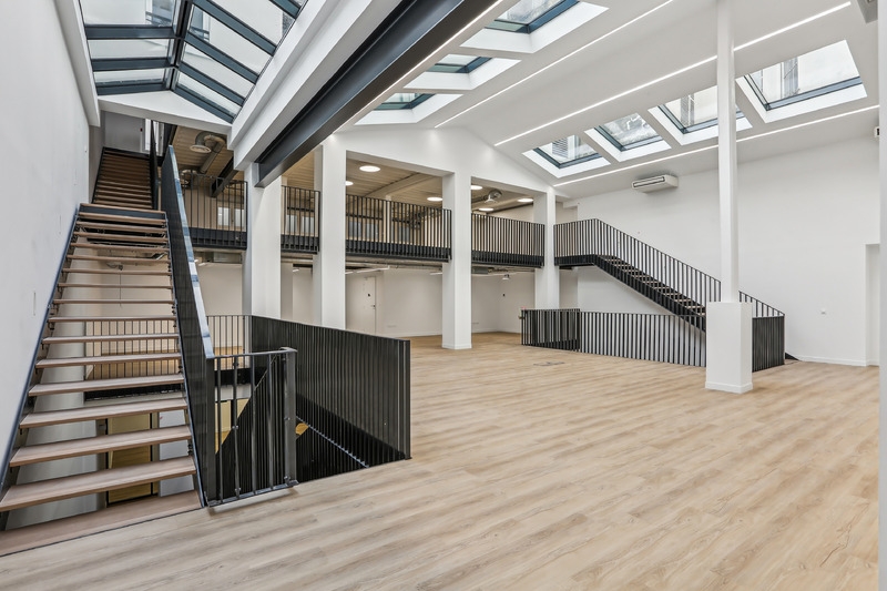 Local Professionnel  - 711m² - PARIS  - 10ème