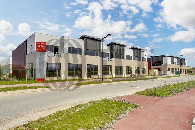 Local industriel  - 699m² - ST PIERRE DU PERRAY