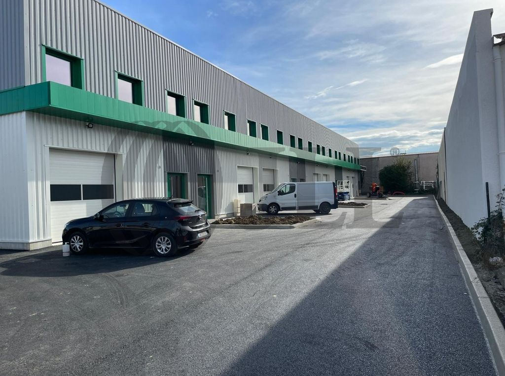 Local industriel  - 616m² - MIONS