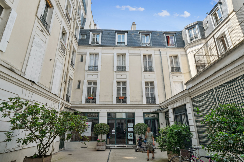 Local Professionnel  - 676m² - PARIS  - 5ème