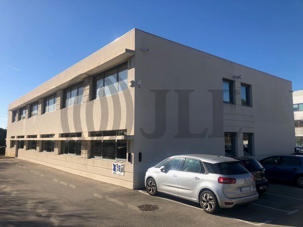 Local Professionnel  - 251m² - MARSEILLE  - 16ème