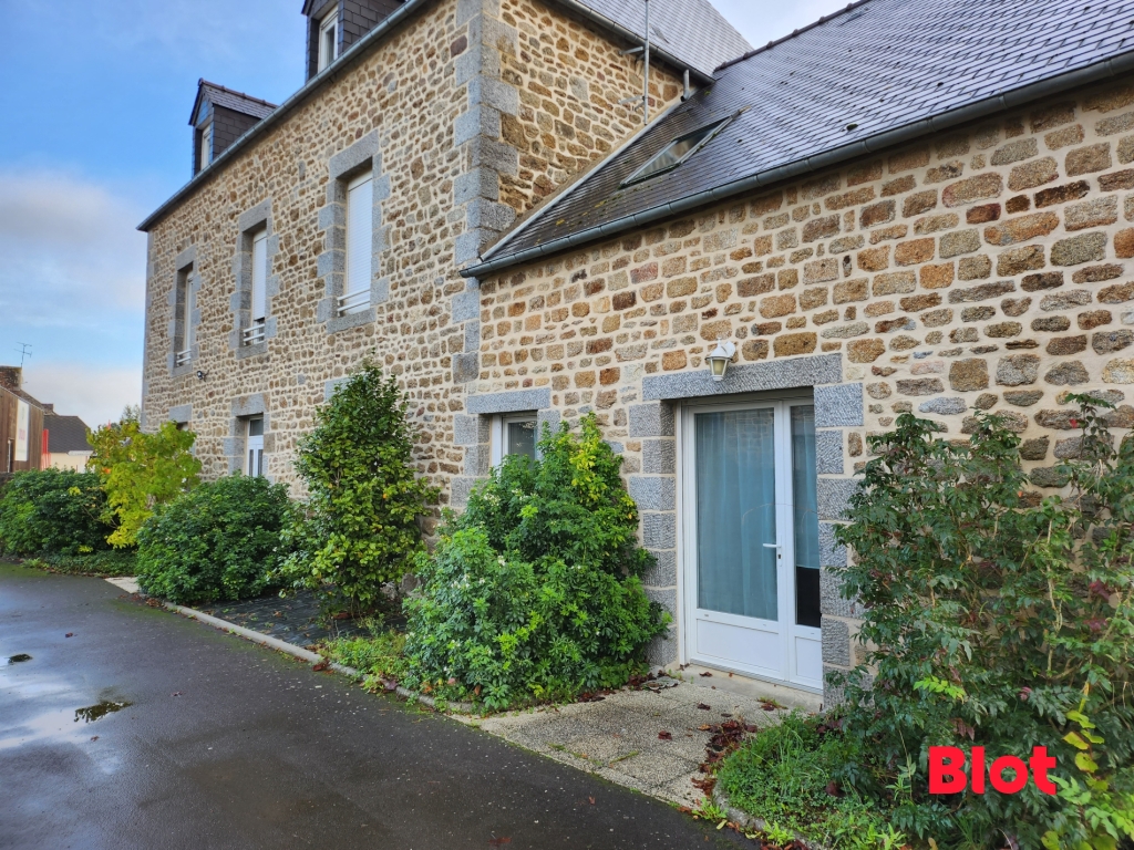 Immeuble  - 262m² - ST BRICE EN COGLES