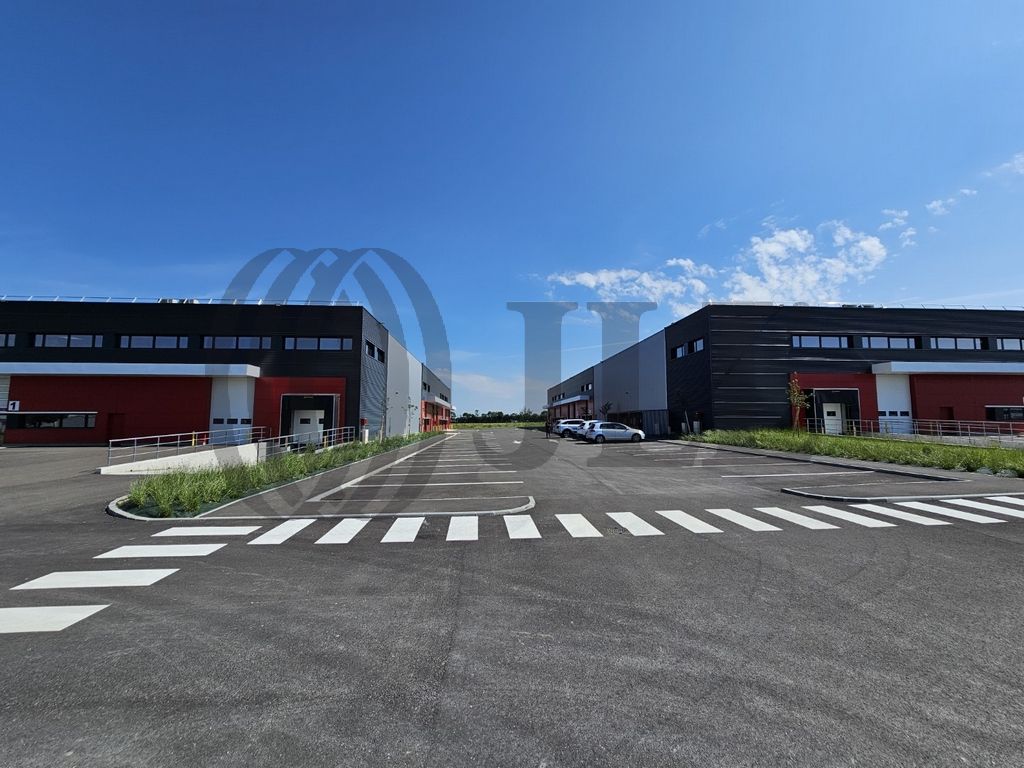 Local industriel  - 5 747m² - HEYRIEUX