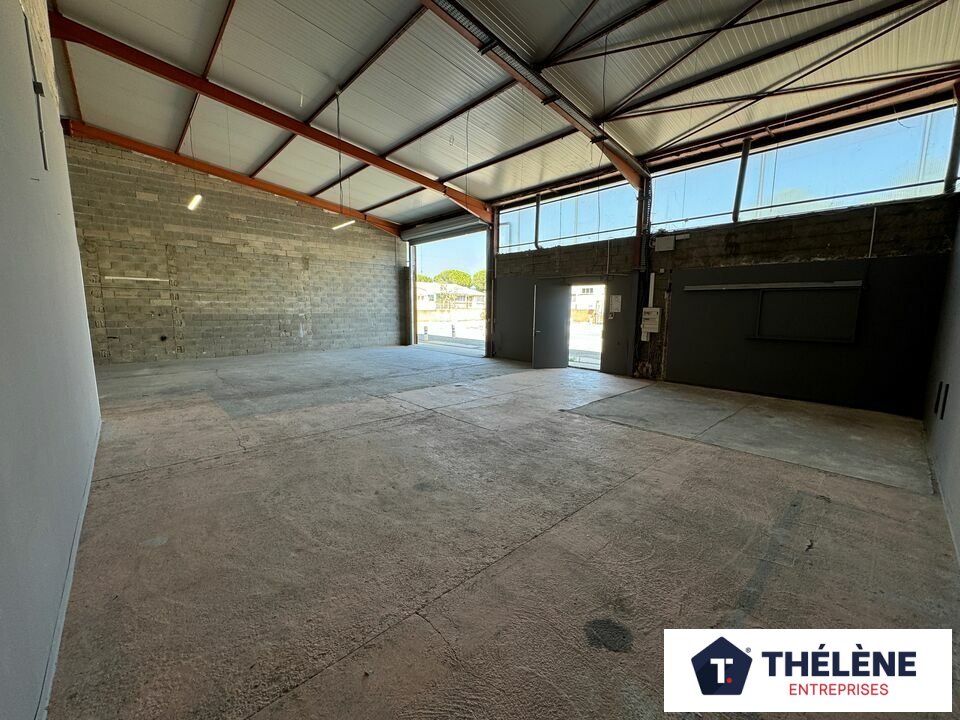 Local industriel  - 218m² - ST JEAN DE VEDAS