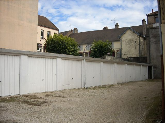 Parking  - AUXONNE