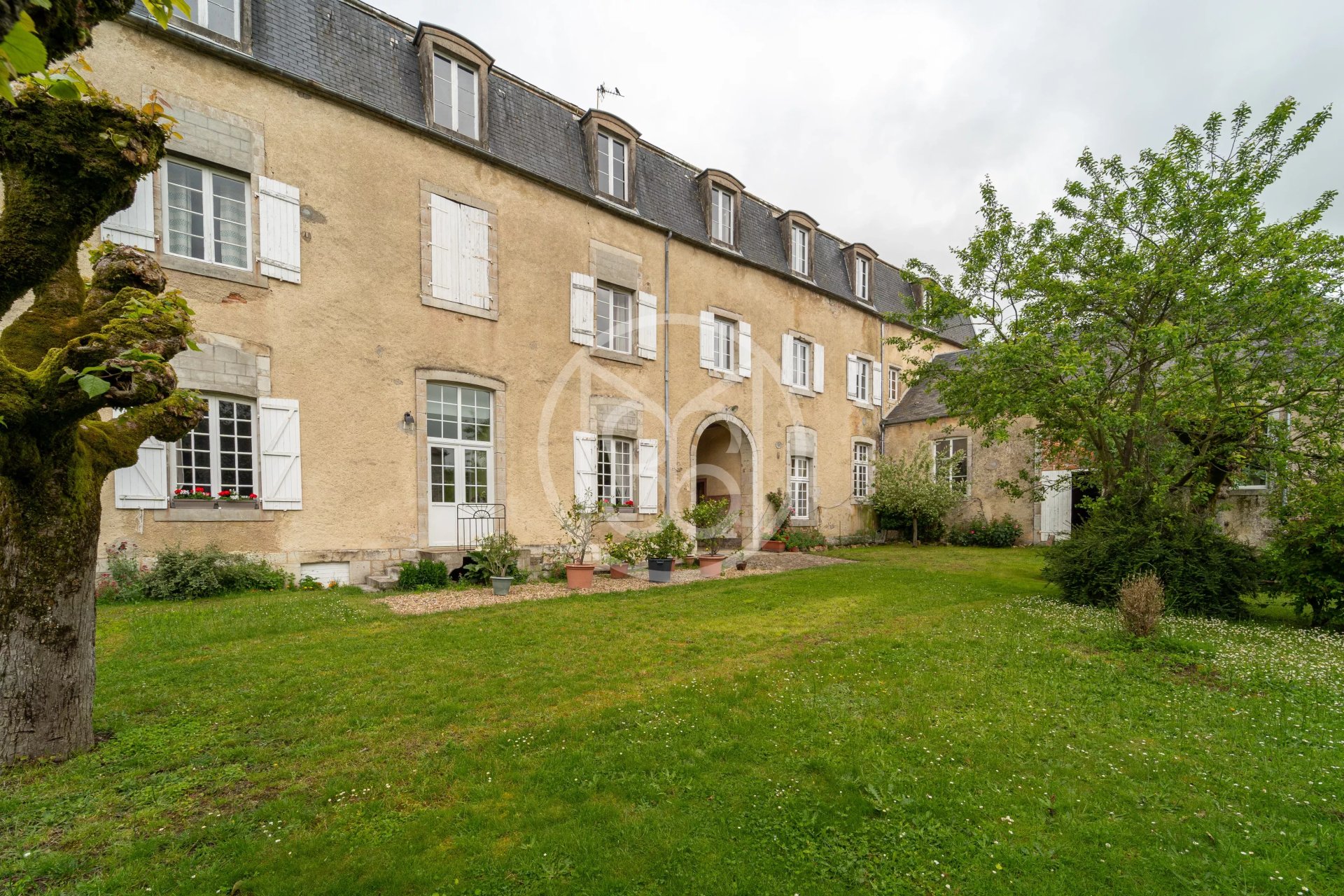 Maison 10 pièces - 331m² - CHATILLON EN BAZOIS