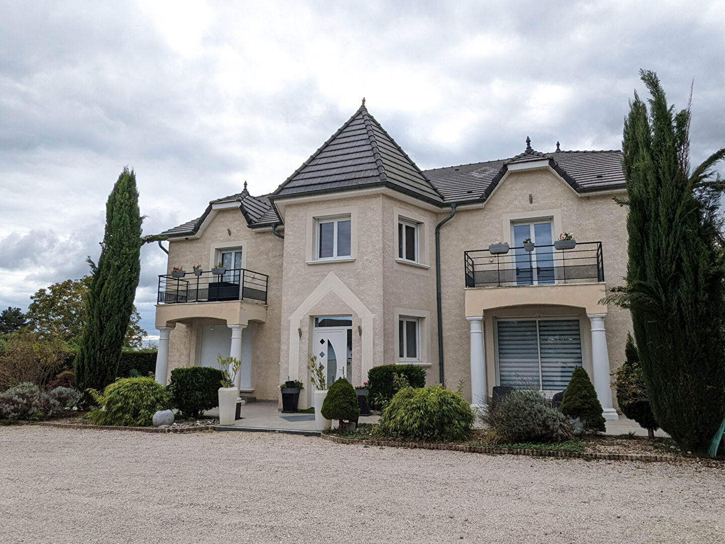 Maison 8 pièces - 354m²