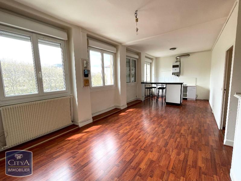 Appartement 1 pièce - 47m² - ST PRIEST EN JAREZ