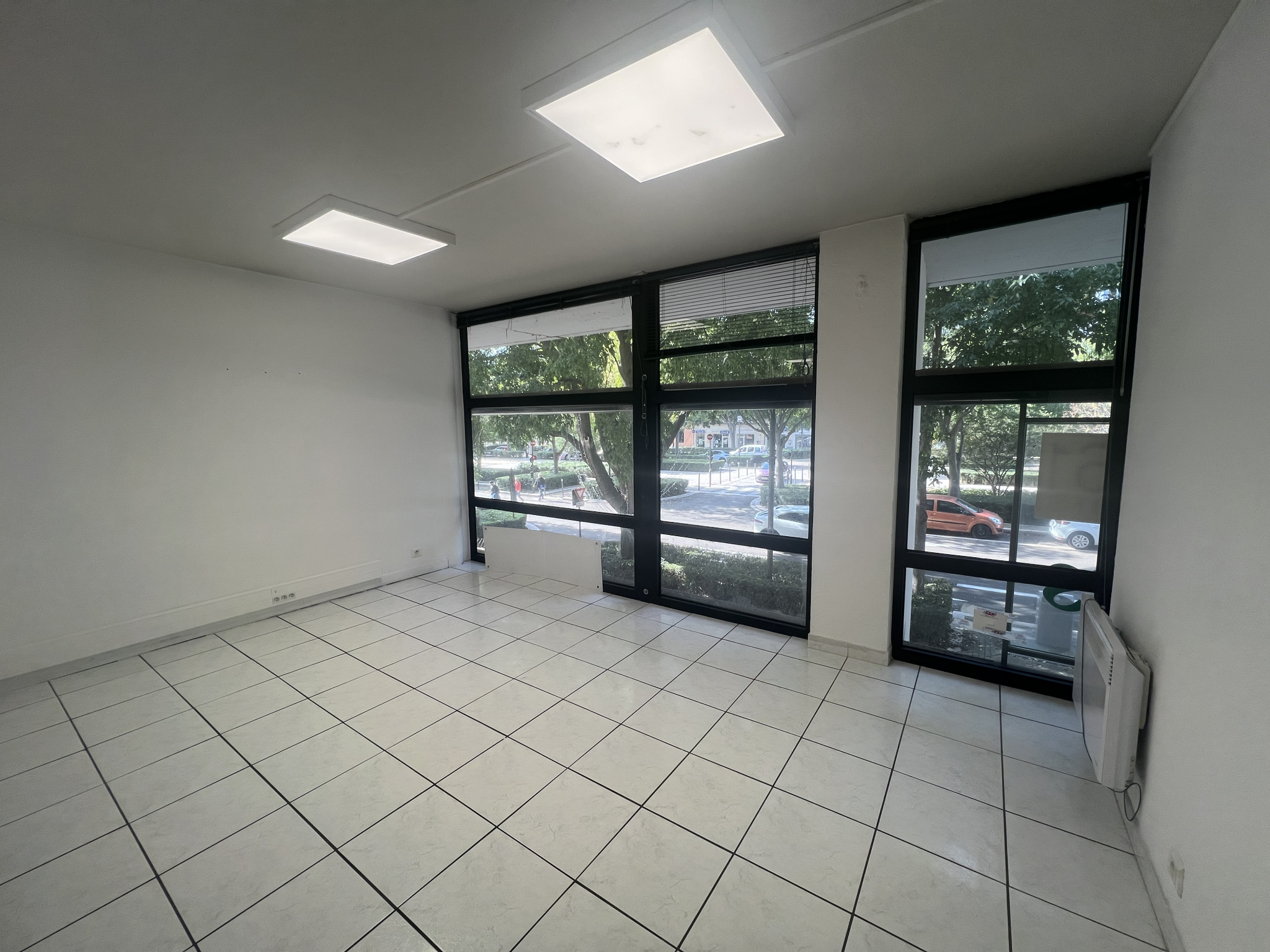 Local Professionnel  - 132m² - NIMES