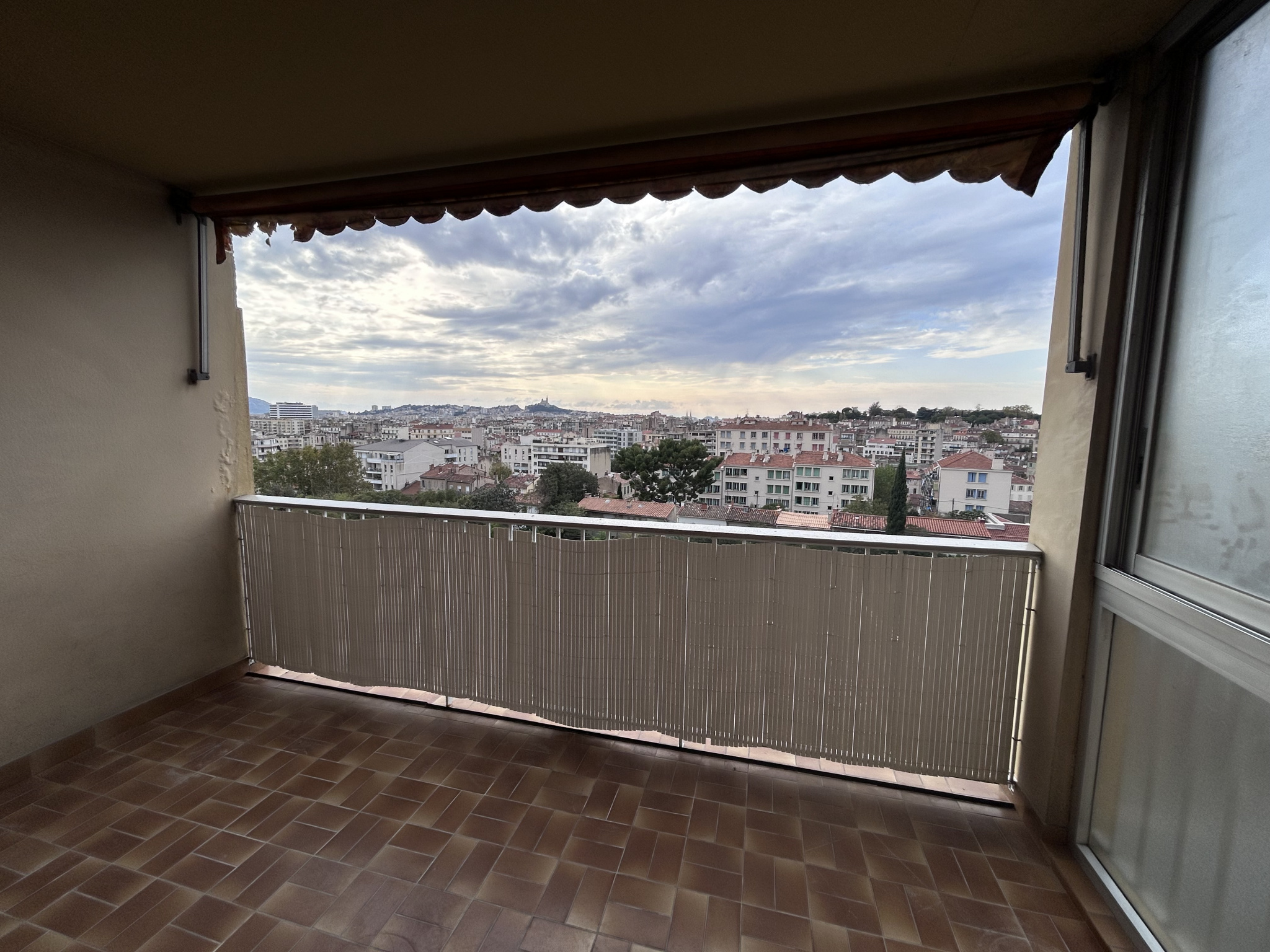 Appartement 3 pièces - 80m² - MARSEILLE  - 4ème