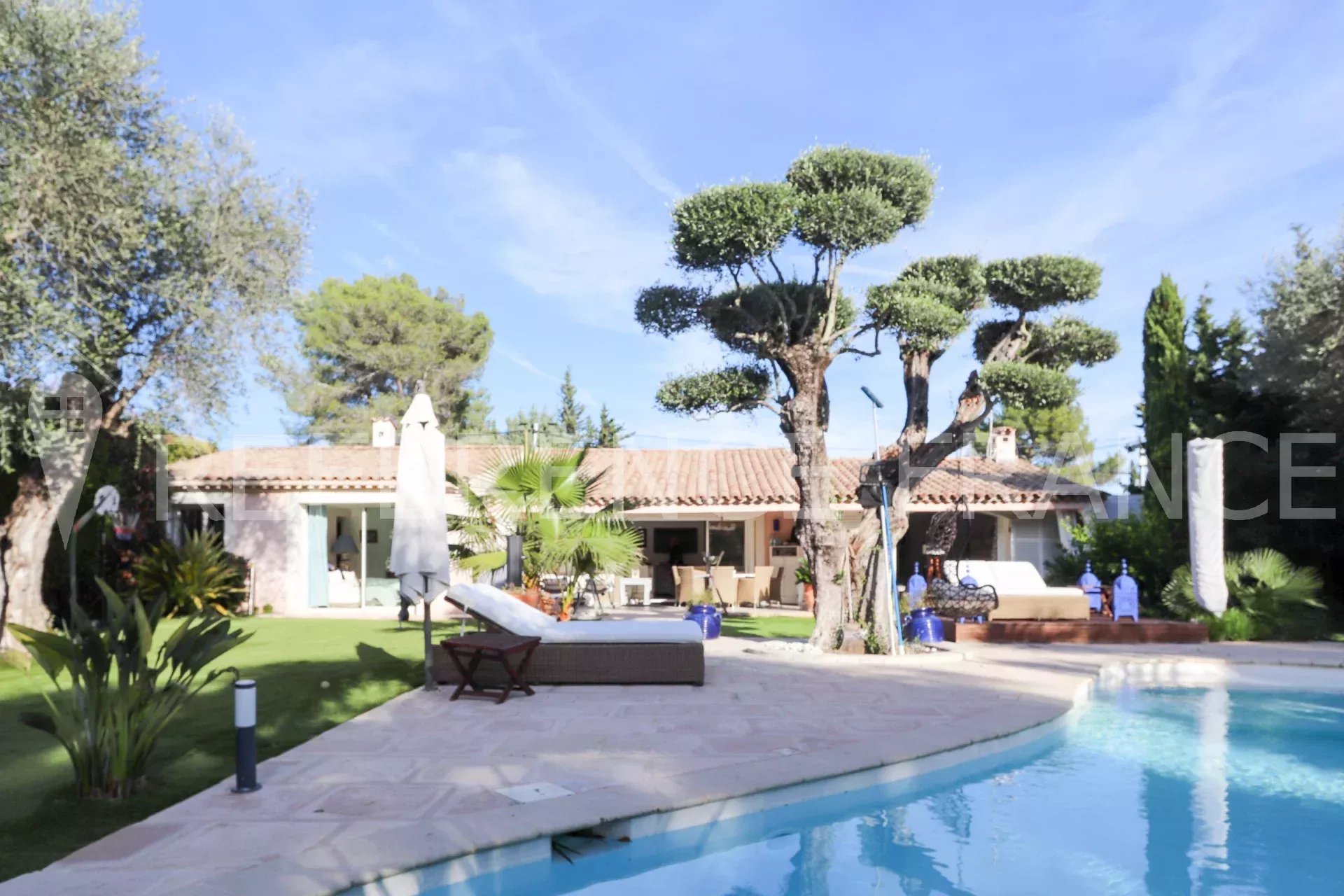 Maison 5 pièces - 140m² - MOUGINS