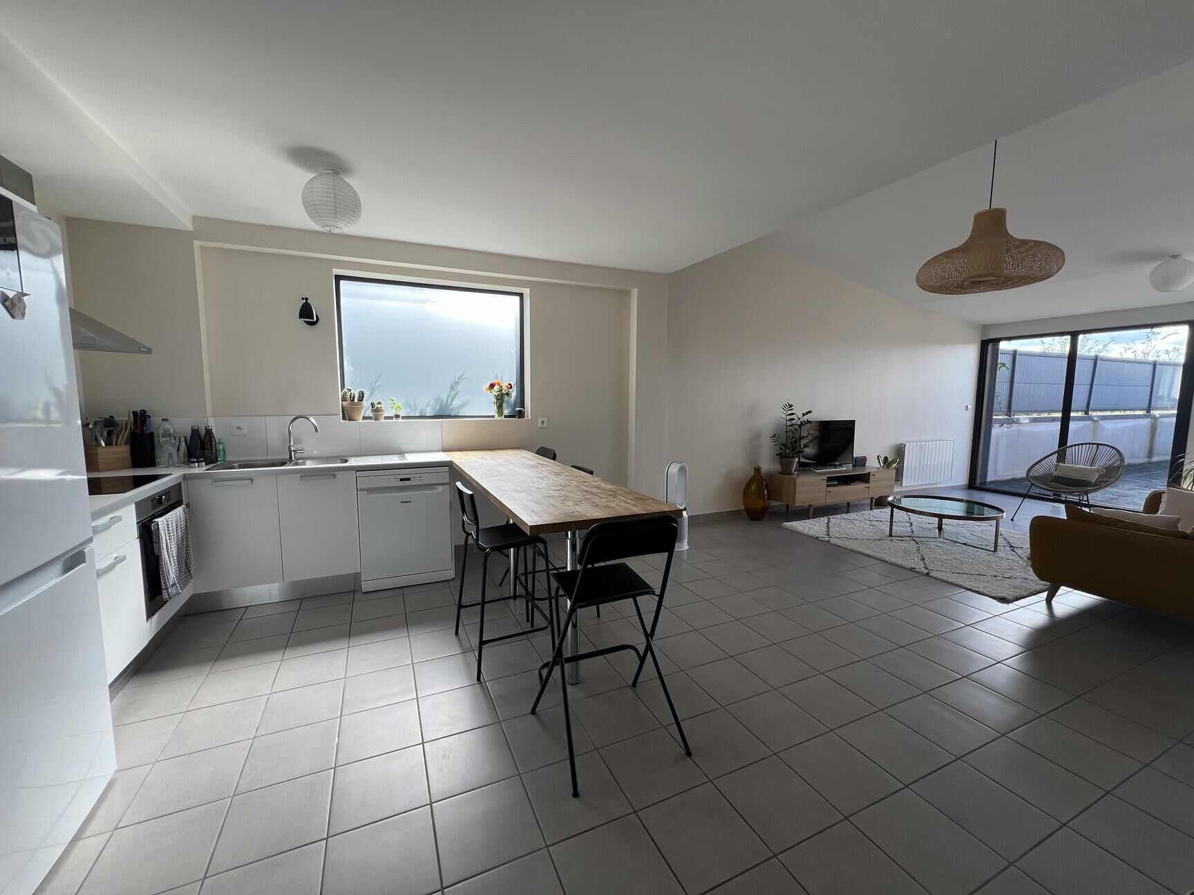 Appartement 4 pièces - 100m² - CHARBONNIERES LES BAINS