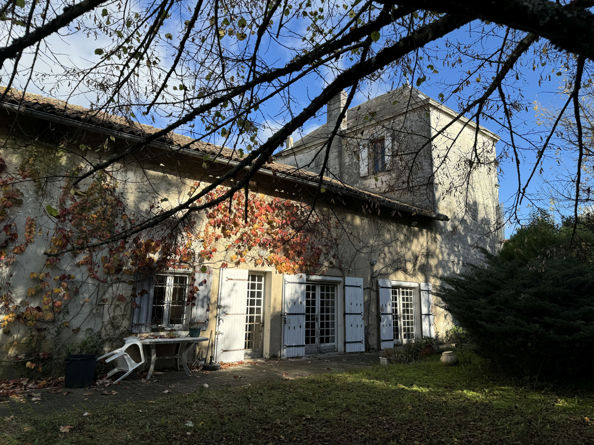 Maison 9 pièces - 259m² - BARBEZIEUX ST HILAIRE