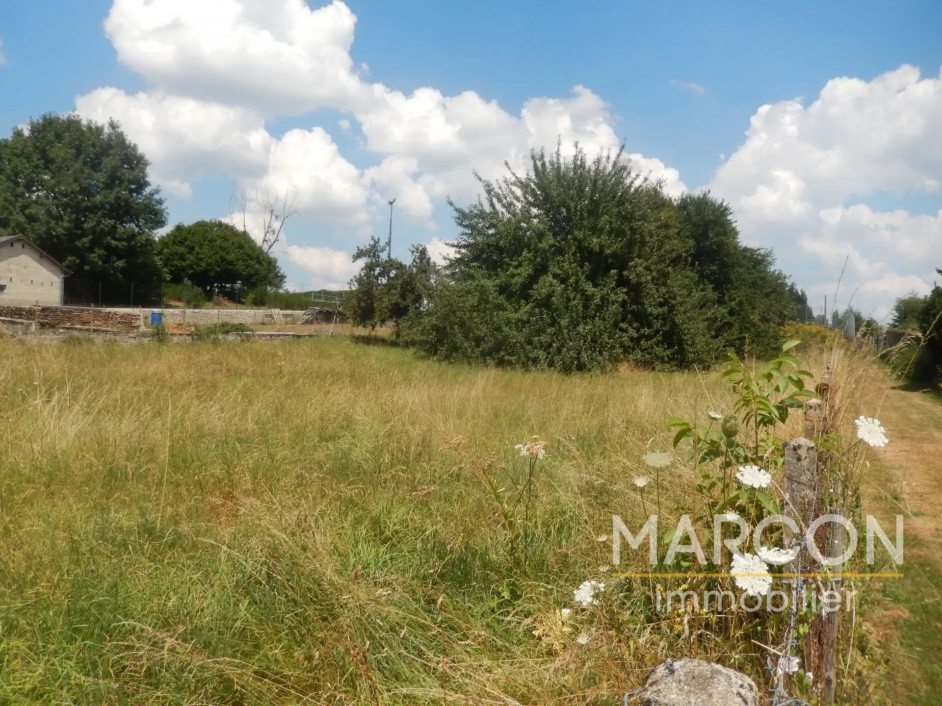 Terrain  - 1 734m² - ST ETIENNE DE FURSAC