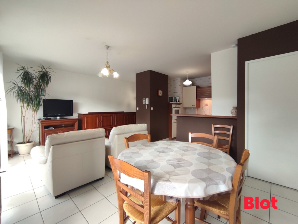 Appartement 3 pièces - 62m² - CHARTRES DE BRETAGNE