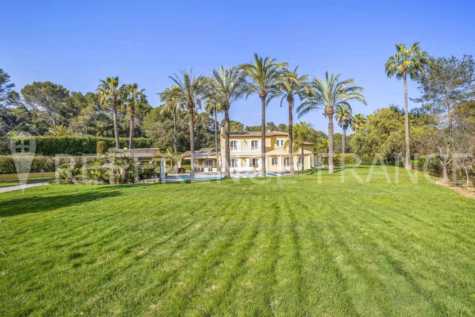 Maison 5 pièces - 270m² - MOUGINS