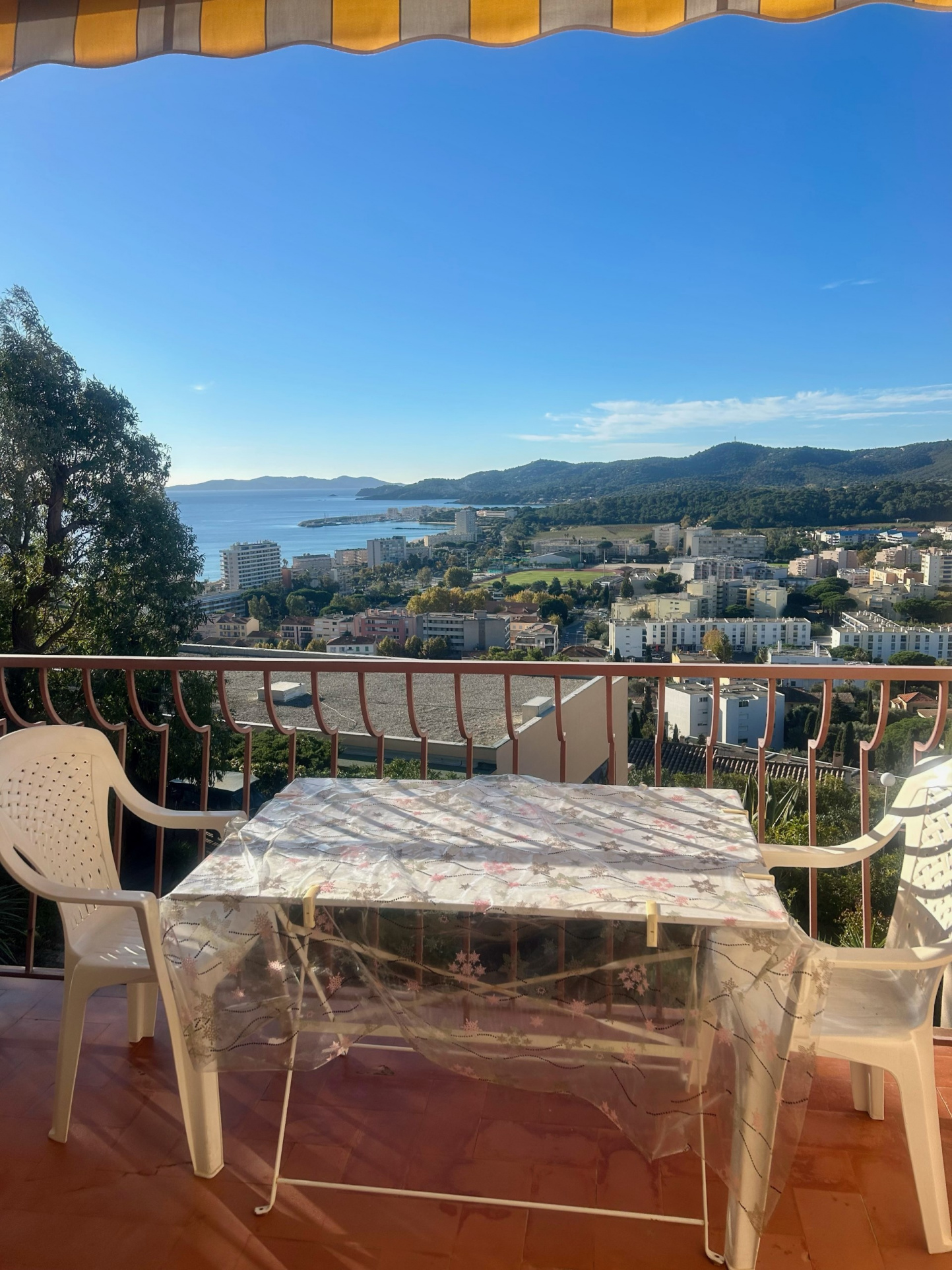 Appartement 1 pièce - 19m² - LE LAVANDOU