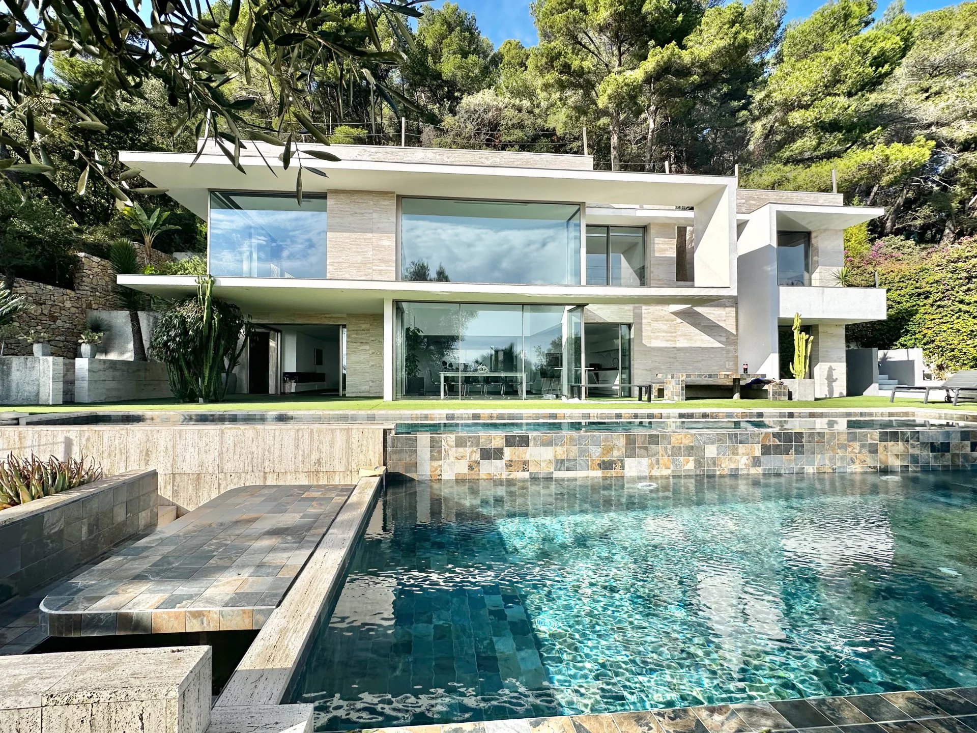 Maison 7 pièces - 250m² - MOUGINS