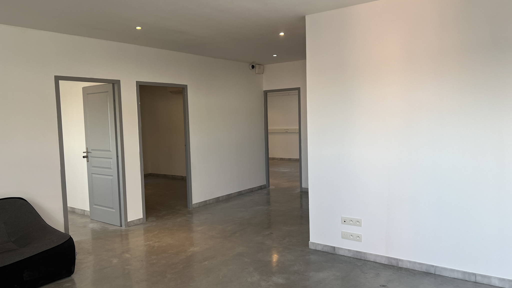 Local Professionnel  - 154m² - VEDENE