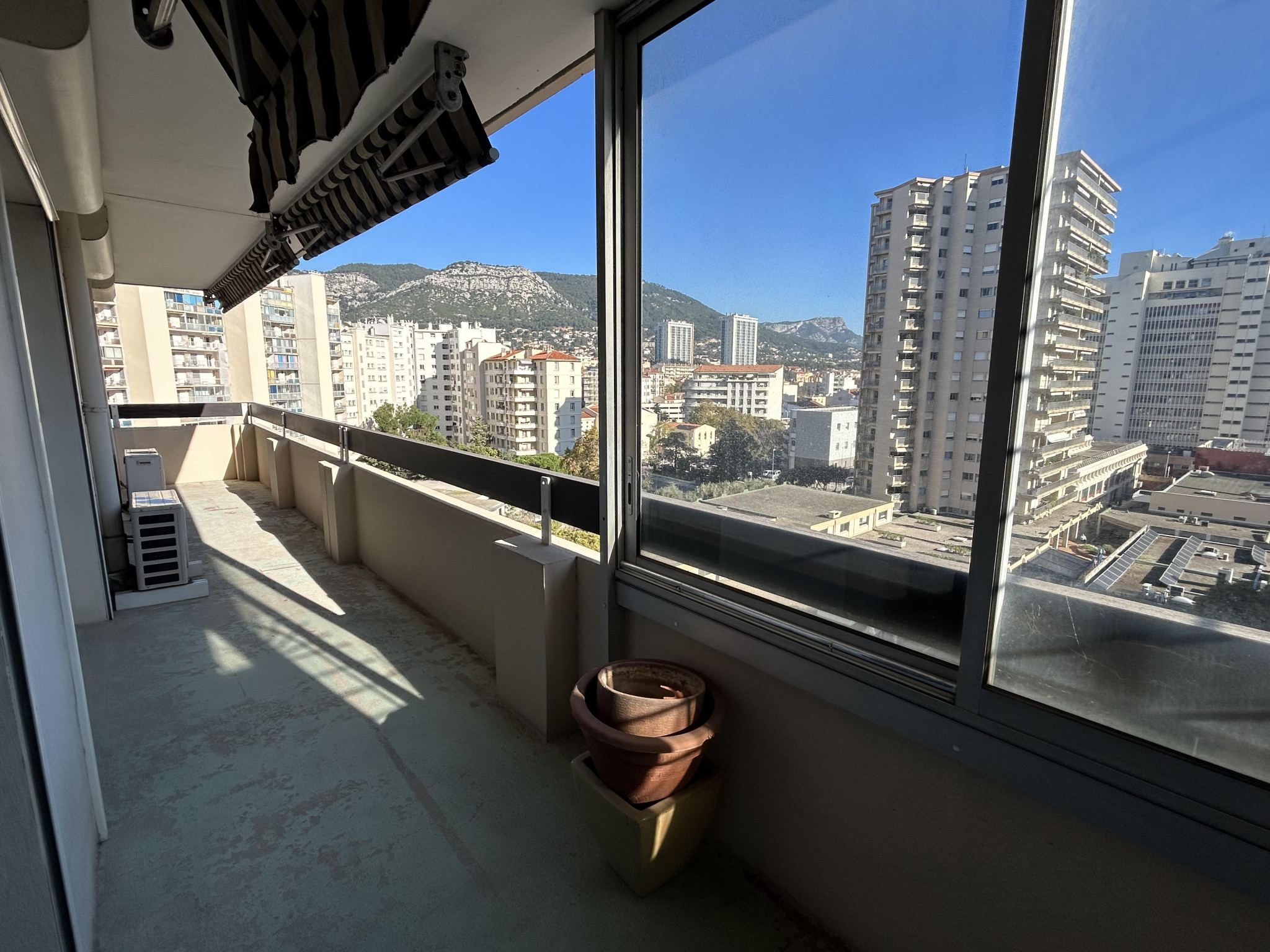 Appartement 3 pièces - 81m² - TOULON