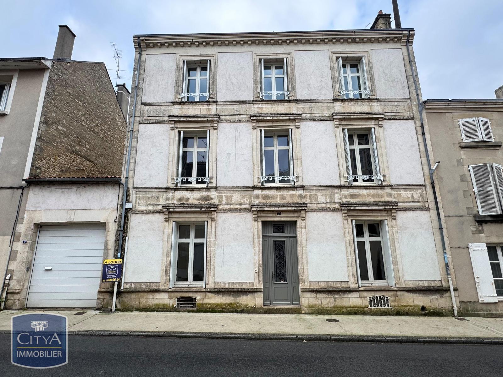 Maison 8 pièces - 259m² - POITIERS