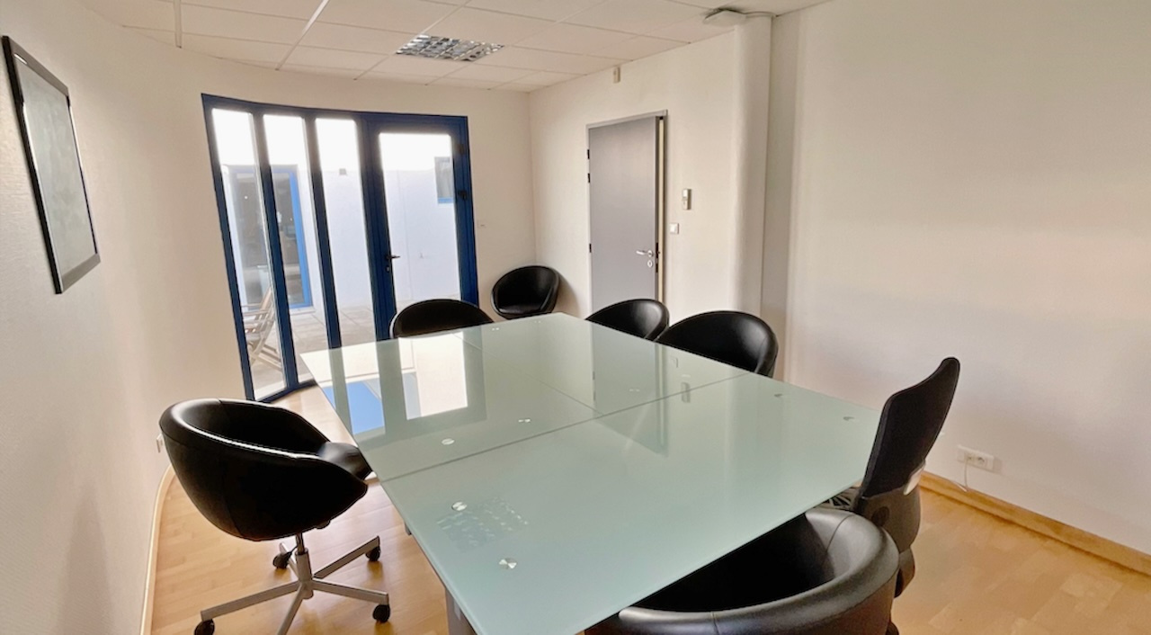 Local Professionnel  - 151m² - GIVRAND