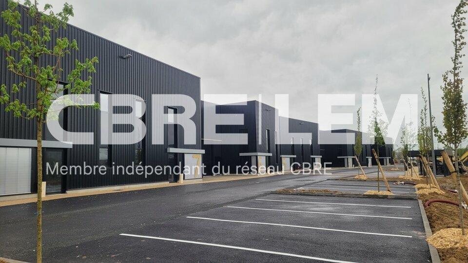 Local industriel  - 1 352m² - OISSEL