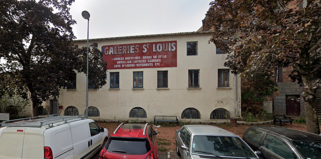 Local industriel  - 576m²