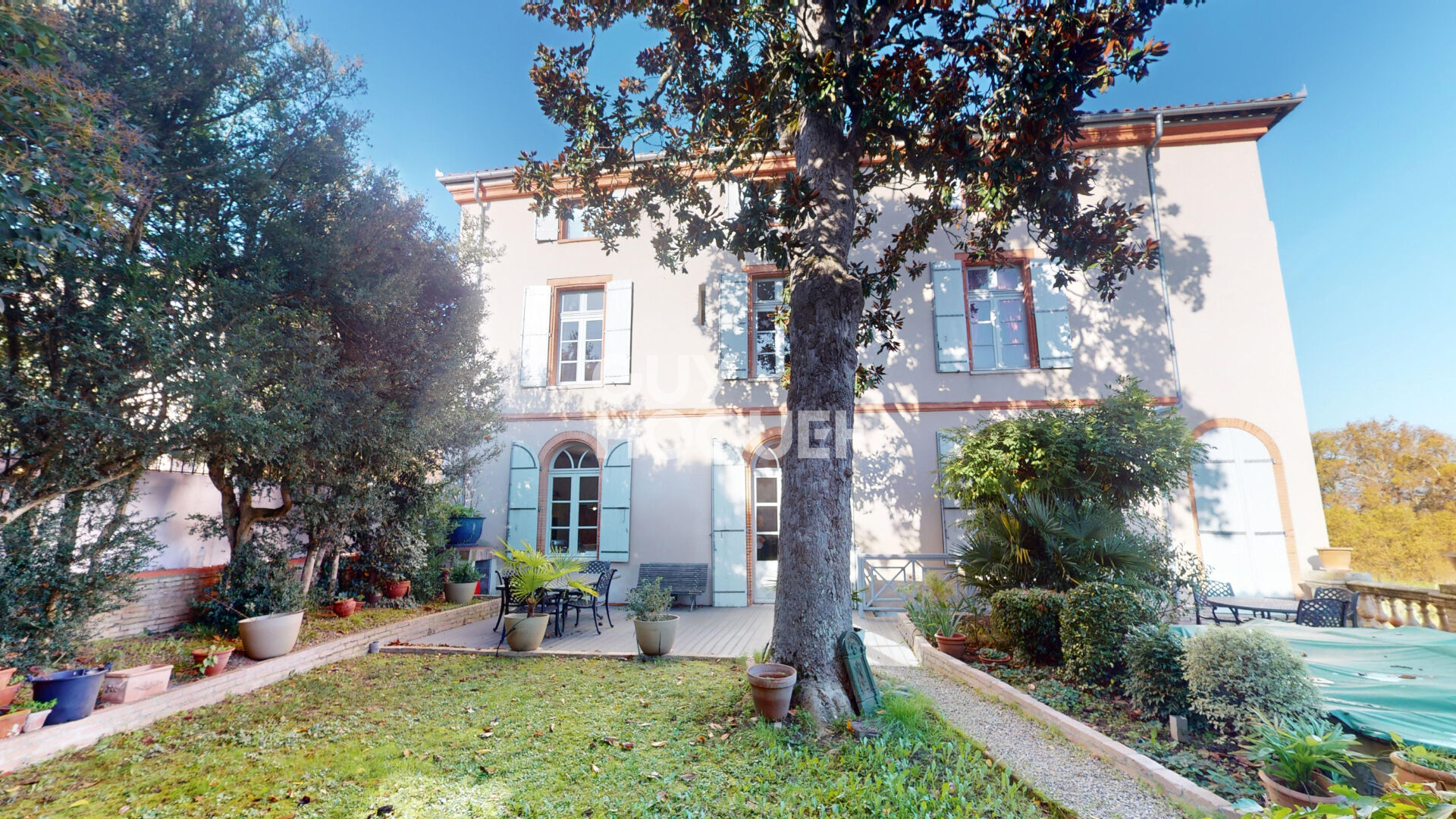 Maison 7 pièces - 300m²