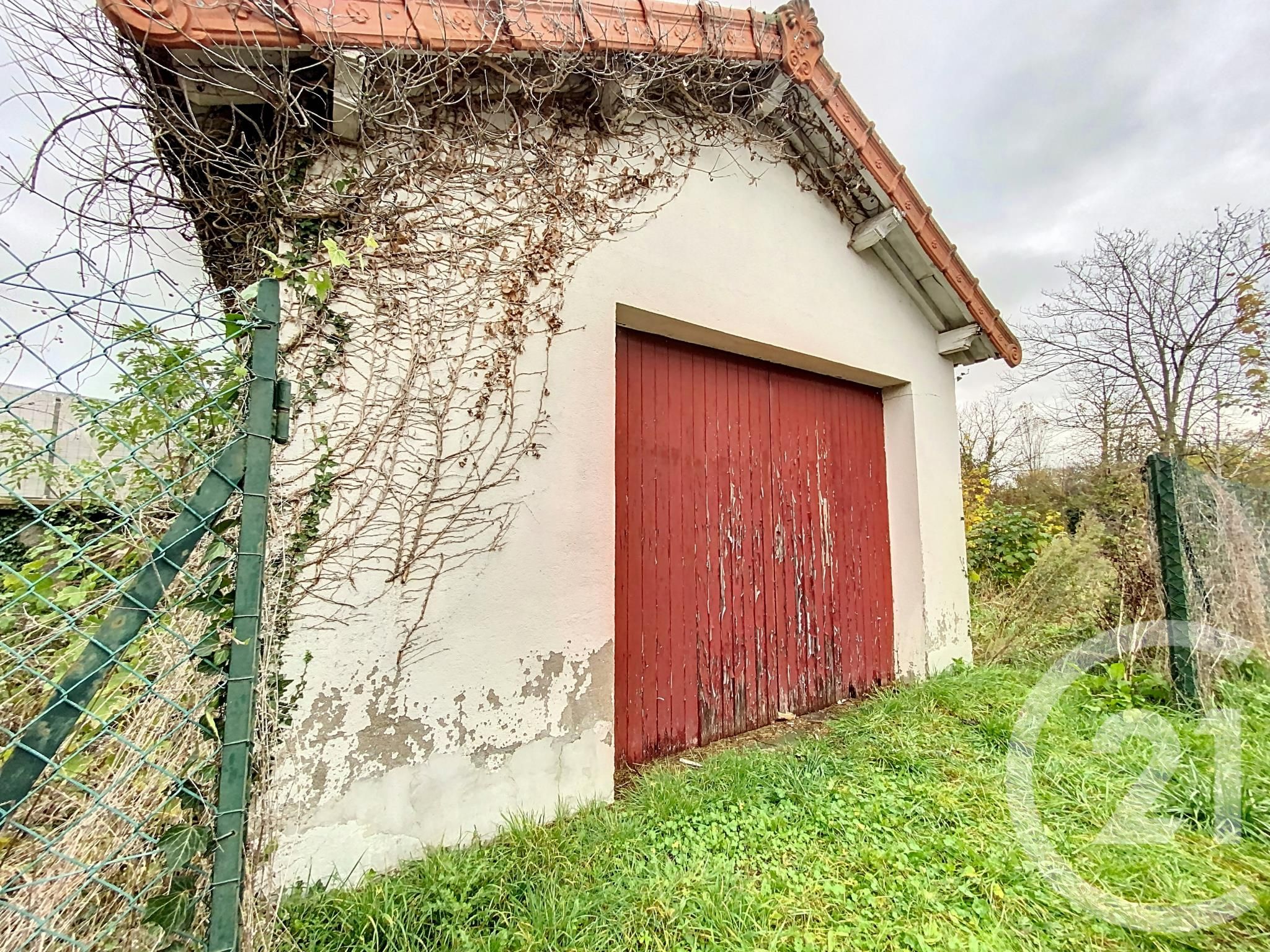 Parking  - ST BONNET DE ROCHEFORT