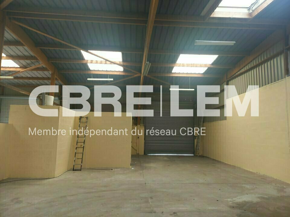 Local industriel  - 305m² - COLOMBELLES