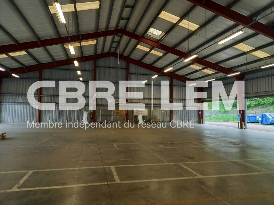 Local industriel  - 874m² - SOLIERS