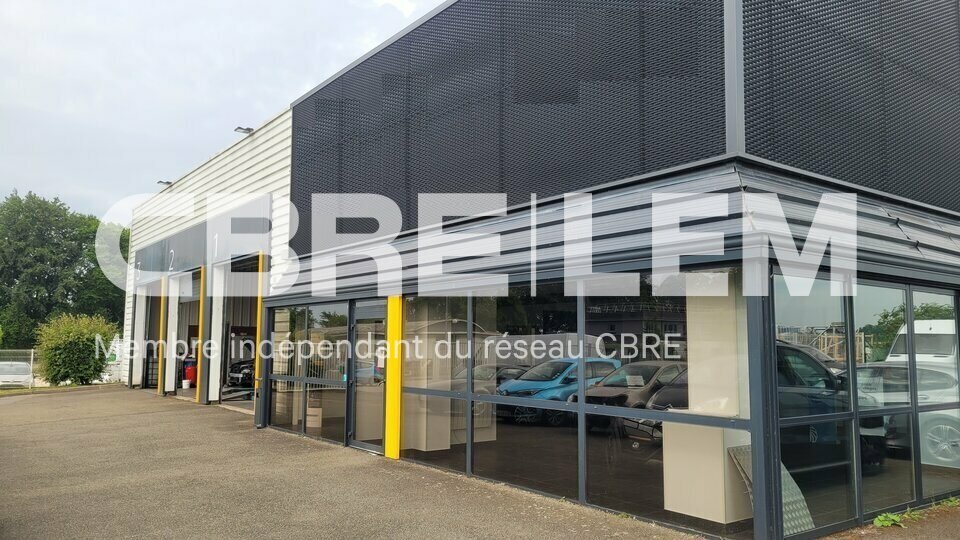 Local industriel  - 585m² - ISNEAUVILLE