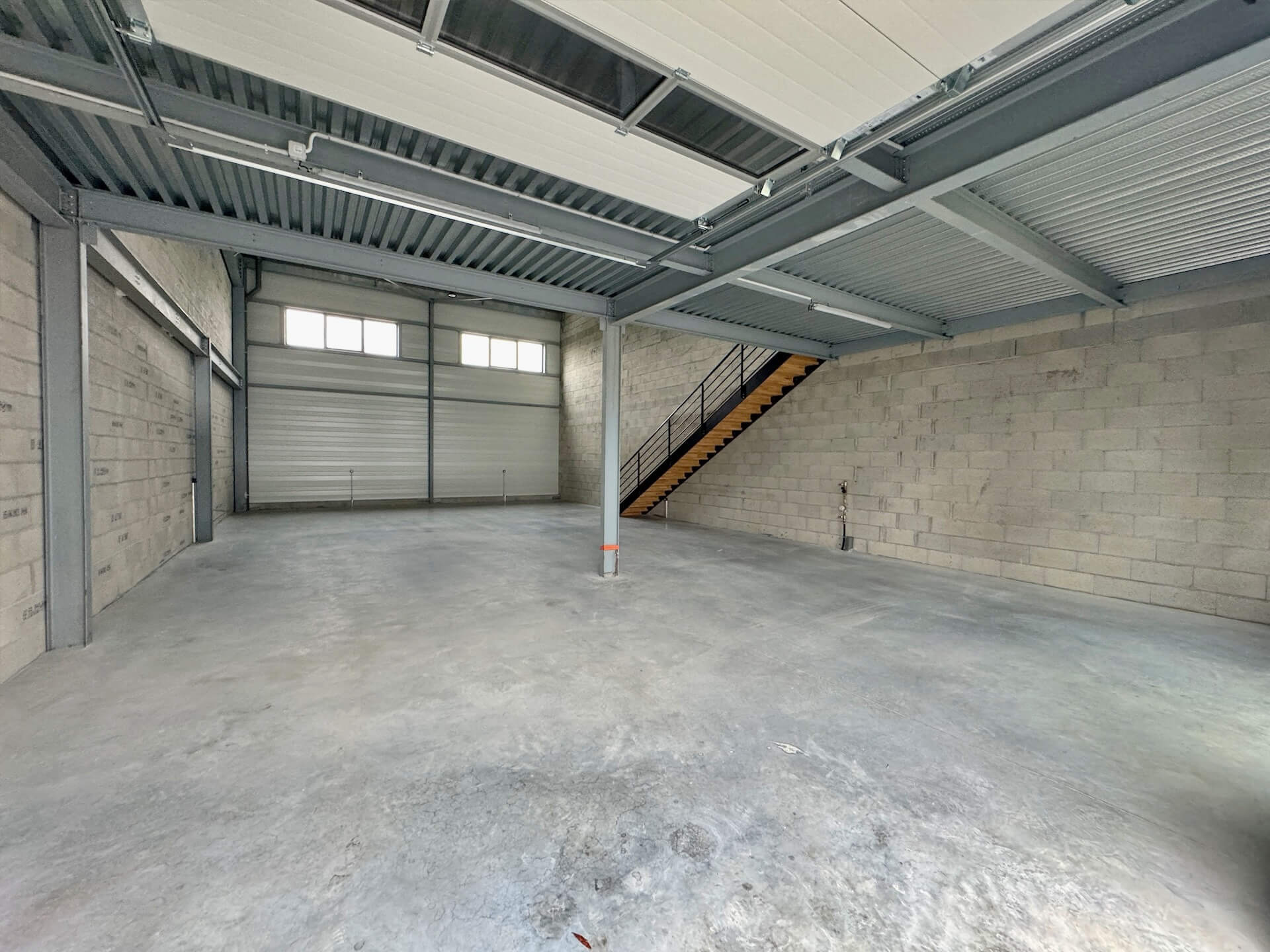 Local industriel  - 233m² - LA CHAPELLE SUR ERDRE