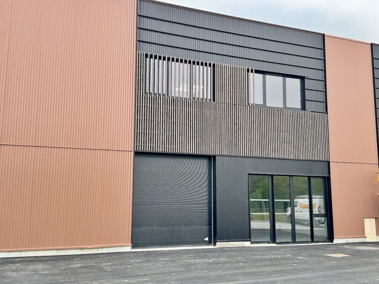 Local industriel  - 392m² - LE BIGNON