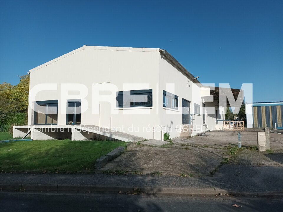 Local industriel  - 630m² - YERVILLE