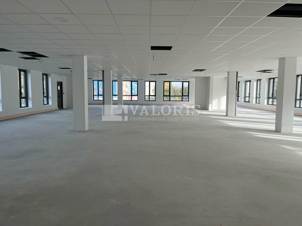 Local Professionnel  - 700m² - VENISSIEUX