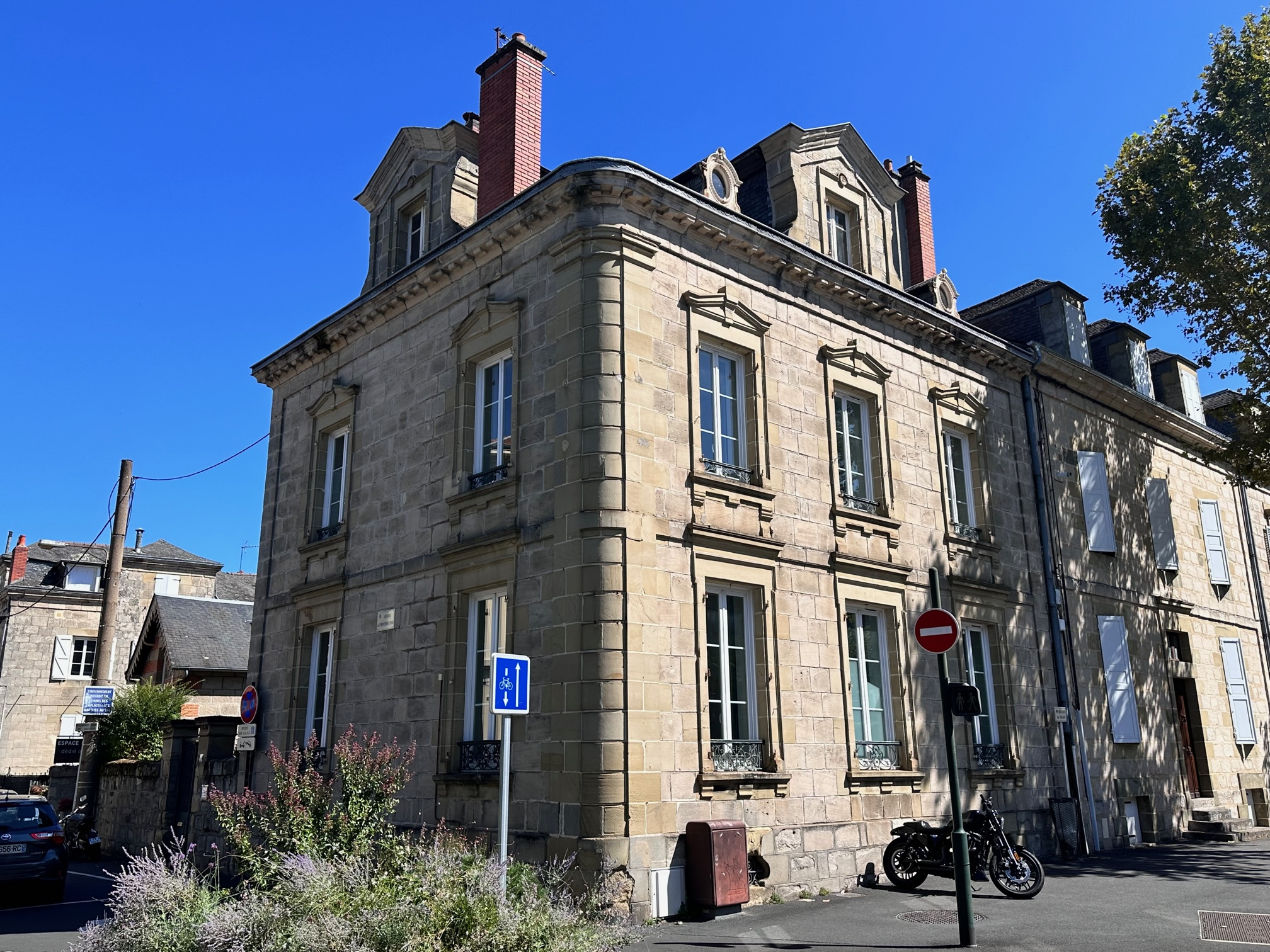 Local Professionnel  - 270m² - BRIVE LA GAILLARDE