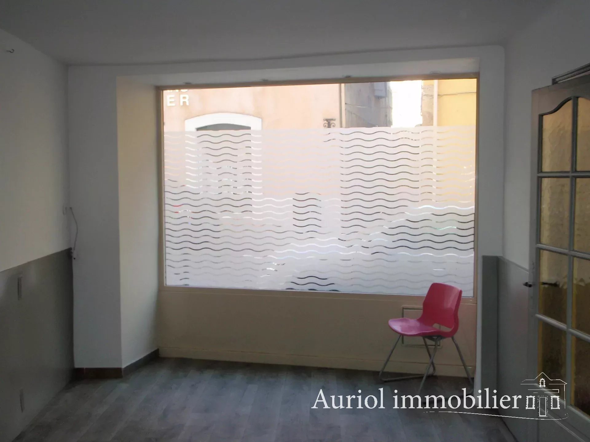 Local commercial  - AURIOL