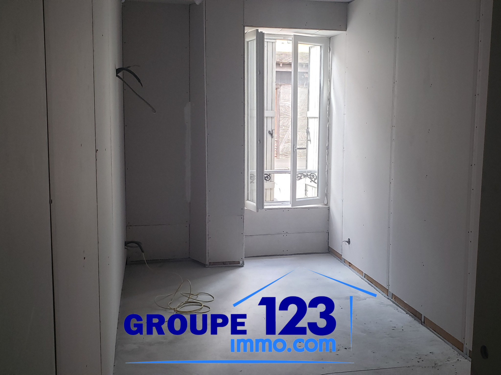 Immeuble  - 180m² - VILLENEUVE L ARCHEVEQUE