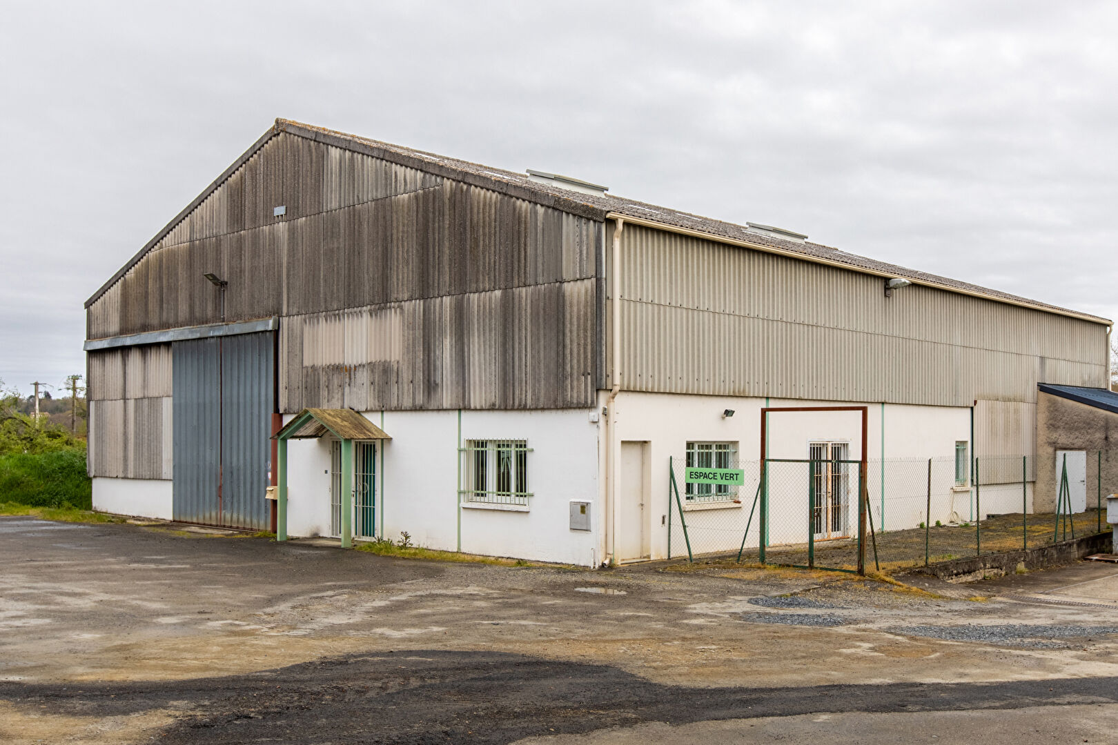 Local industriel  - 600m²